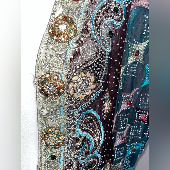 Luxurious embellished maxi robe with hand embroidery - Picture 6 of 15